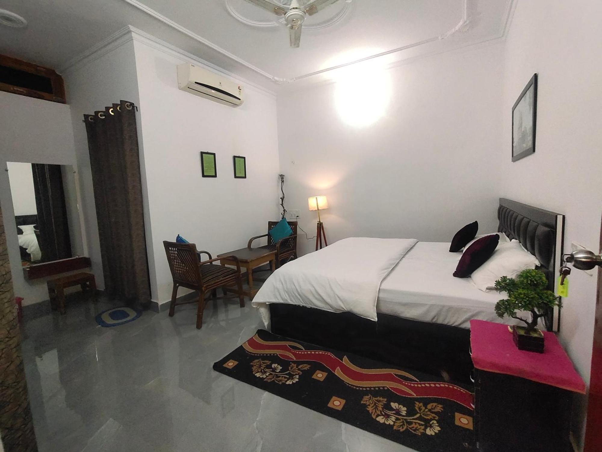 Khajuraho Glory Homestay Экстерьер фото
