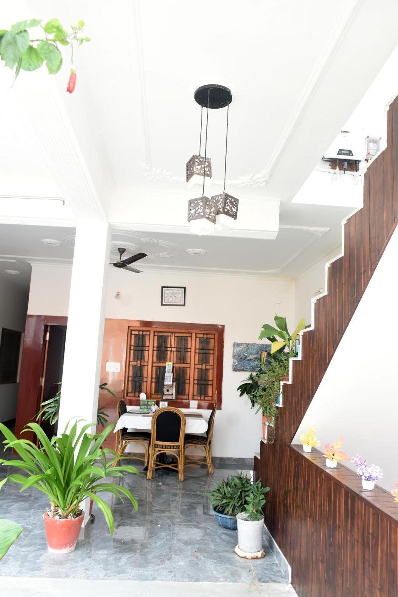 Khajuraho Glory Homestay Экстерьер фото